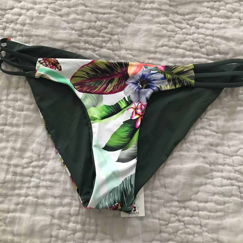 Reversible swim bottom